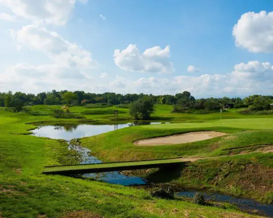 7 nights at Bogogno Golf Hotel with breakfast and 3 green fees per person (Golf Club Bogogno, Castelconturbia and des Iles Borromees) Plus 1 dinner at a restaurant from our culinary guide.
