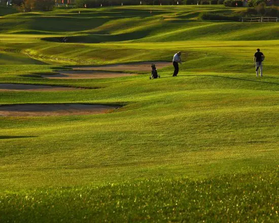 9 Nächte im Le Robinie Golf & Resort und 5 Greenfee je Person (Golfclub La Pinetina, Le Robinie, Barlassina,Carimate und Monticello)