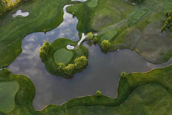 9 notti con prima colazione al Hotel Esplanade Tergesteo e 5 green fee a persona (Montecchia Golf Club, Ca Amata, Ca della Nave, Padova e Frassanelle)
