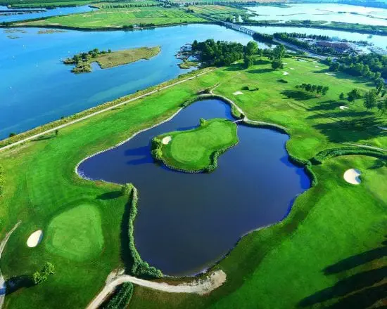 7 Übernachtungen mit Frühstück im Villaverde Hotel & Resort inklusive 3 Greenfees pro Person (GC Udine, Castello di Spessa und GC Grado)