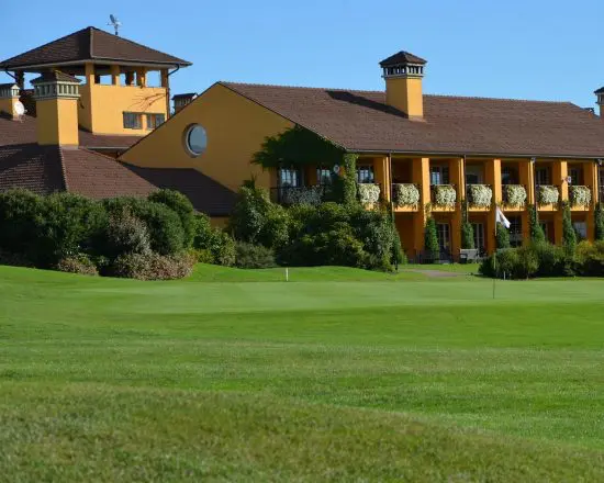 3 nights with breakfast at Foresteria del Golf Club Castelconturbia and one green fees per person (Castelconturbia Golf Club) Plus 1 dinner in a restaurant from our culinary programme.