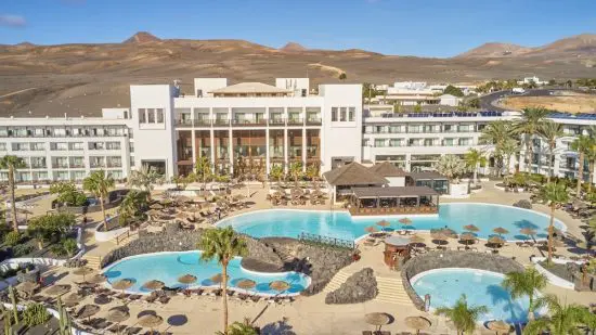 5 nights at the hotel Secrets Lanzarote Resort & Spa with breakfast included and 2 green fees (GC Lanzarote and Costa Teguise)