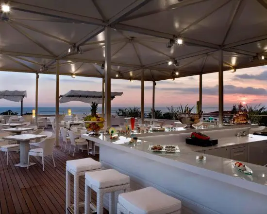 9 notti con prima colazione al Hotel Versilia Lido UNA Esperienze e 5 green fee a persona (Golf Club Forte dei Marmi, Le Pavoniere, Montecatini, Tirrenia e Cosmopolitan)