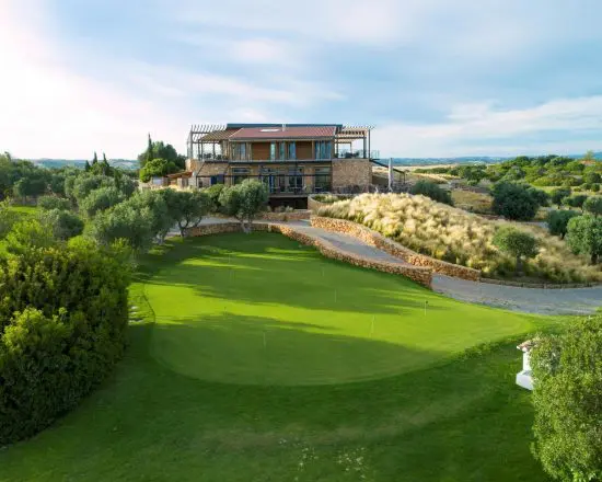 7 noches con desayuno en Casa Luisandra Boutique Hotel B&B incluidos 3 Green fees por persona (Boavista Golf & Spa Resort, Espiche Golf y Penina Golf Courses)