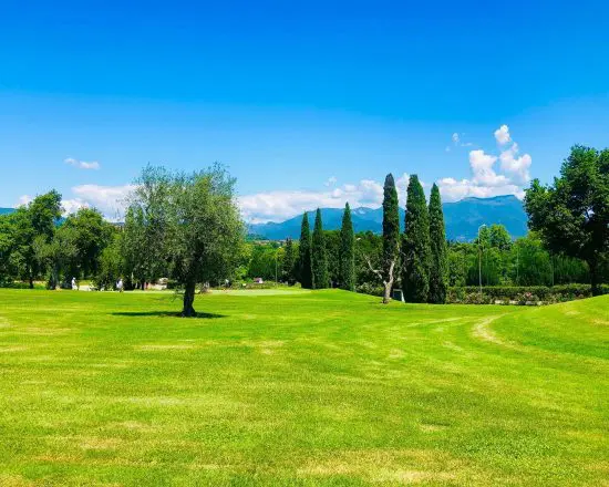 7 Übernachtungen mit Frühstück im Hotel Villa Luisa Resort inklusive 5 Green Fees pro Person (2x Gardagolf Country Club, Arzaga Golf Club, Franciacorta Golf Club, Chervò Golf)