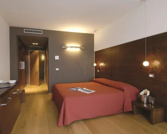 8 notti con prima colazione all'Hotel Cortese, inclusi 4 green fee a persona (2x Golf Club Des Iles Borromées, 1x Bogogno Golf Club & 1x Golf Club Castelconturbia)