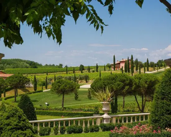 7 nights at Hotel Ville Bianchi with breakfast and 3 green fees per person (Golf Club Grado and Golf & Country Club Castello di Spessa)