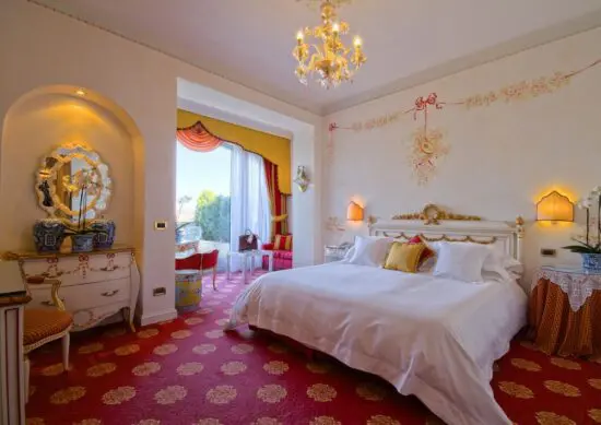 5 nights with breakfast at Villa e Palazzo Aminta Hotel Beauty & SPA and two green fees per person(Golf Des Iles Borromees)