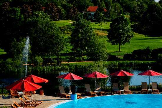 5 nights with breakfast included at Marriott's Village and 2 Green Fees per person (Golf Paris Val d'Europe & Golf des Yvelines)