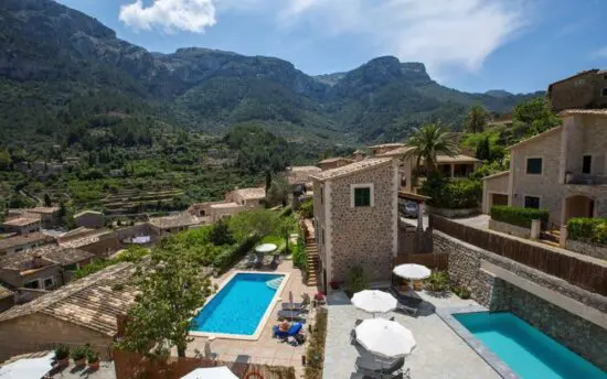 3 nights at Hotel Des Puig and 1 green fee per person (Son Termes Golf Club)