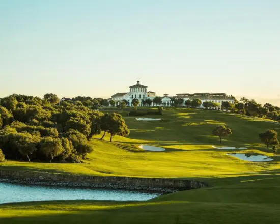 5 notti al Sotogrande Spa & Golf Resort con prima colazione e 2 Green Fees a persona (Almenara Golf Sotogrande + Golf La Reserva Club Sotogrande).