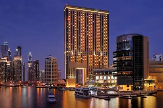7 nuits avec petit-déjeuner à l'hôtel Address Dubai Marina, y compris 3 green fees par personne (Emirates Golf Club, The Montgomerie Dubai Golf Club et Jumeirah Golf Estates)