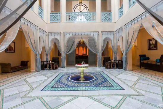 7 Nächte mit Halbpension im Jaal Riad Resort, inklusive 3 Greenfees pro Person (Al Maaden, Montgomerie und Tony Jacklin)