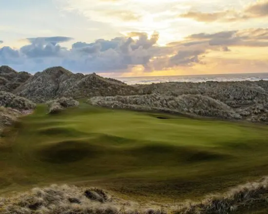 3 Übernachtungen mit Frühstück im Trump Macleod House & Lodge und unbegrenztem Golfspiel (Trump International Golf Links) und einer Verkostung.