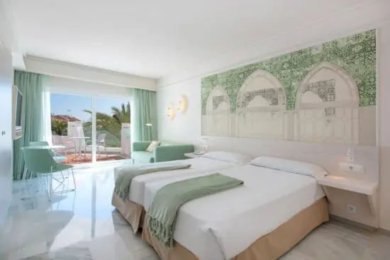 5 noches con desayuno en Iberostar Selection Marbella Coral Beach incluidos 2 Green fees por persona (Los Naranjos GC y La Quinta GC)