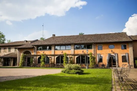 7 nights with breakfast at Relais Cascina Scottina including 3 Green fees per person (Croara Country Club)