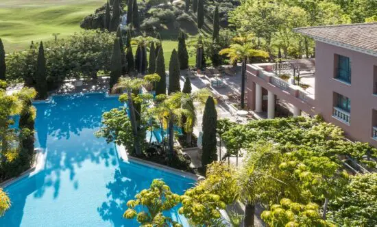 5 Übernachtungen mit Frühstück im Anantara Villa Padierna Palace inklusive 2 Greenfees pro Person (Flamingos Golfplatz und Tramores Golfplatz)