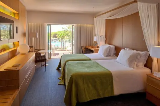 5 notti con prima colazione presso l'hotel EPIC SANA Algarve, inclusi 2 green fee a persona (Dom Pedro, Victoria Golf Course e Millennium Golf Course).