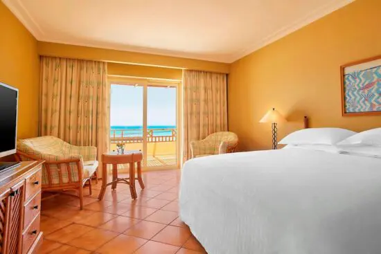 10 notti allo Sheraton Soma Bay Resort con mezza pensione e 4 green fees