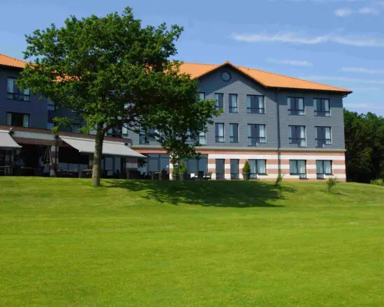 3 nights at Hôtel du Golf including breakfast and 1 green fees per person (Aa Saint-Omer Golf Club)