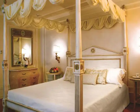 5 Nächte im Chervò Golf Hotel Spa & Resort San Vigilio, 2 Greenfee je Person (Chervò Golf San Vigilio und Paradiso del Garda) und ein Abendessen in einem Restaurant aus unserem kulinarischen Programm.