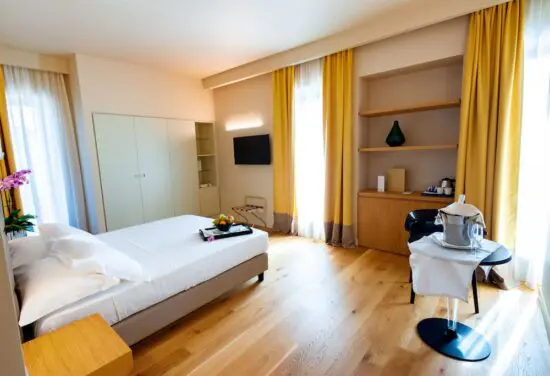 7 nights with breakfast at Hotel Politeama including 3 Green fees per person (Golf Club Palermo Parco Airoldi)