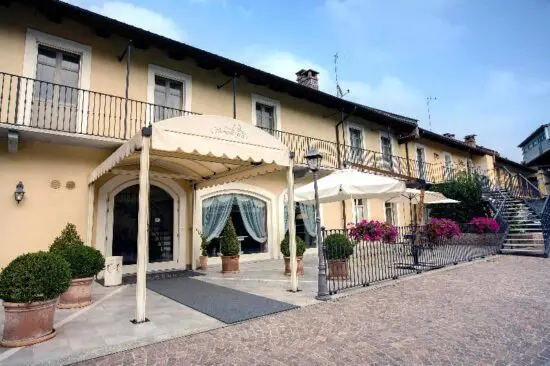 9 noches en el Relais Cascina di Corte y 5 green fee por persona (Golf Club Royal Park I Roveri, Biella, Le Fronde, Cavaglia y Torino La Mandria)