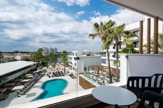 3 nuits avec petit-déjeuner à l'hôtel THB Bamboo Alcudia incluant un Green fee par personne (Club de Golf Alcanada)