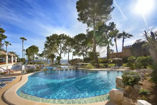 5 Übernachtungen mit Frühstück im Hipotels Eurotel Punta Rotja & Spa inklusive 2 Greenfees (GC Son Servera und Pula GC)