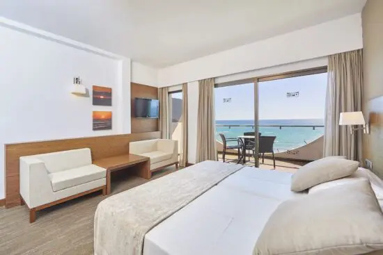 5 noches con desayuno en Hotel Playa Golf incluidos dos Green fees por persona (Golf Maioris y Golf Son Gual)