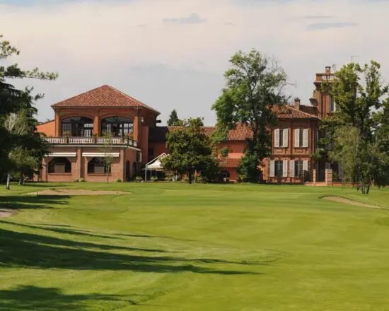 5 noches con desayuno en Villa Margara incluidos dos Green fees por persona (GC Margara y Golf Città di Asti)