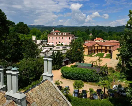 8 nuits à l'hôtel Castello Dal Pozzo avec petit-déjeuner et 4 green fees par personne (Golf Club Bogogno, Dei Laghi, Des Iles Borromees et Castelconturbia) Plus 1 dîner dans un restaurant de notre programme culinaire.