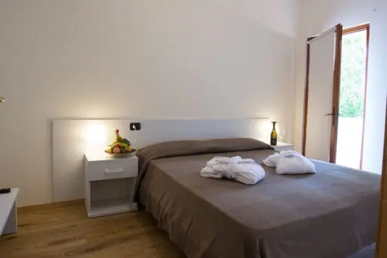 8 Nächte im Hotel Porta del Sole, 4 Greenfee je Person (Golfclub Gardagolf, Arzaga, Paradiso del Garda und Chervo) und ein Abendessen in einem Restaurant aus unserem kulinarischen Programm.