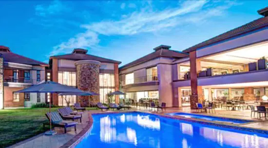 7 noches en el hotel The Royal Marang, con desayuno incluido y 4 green fees