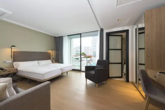 5 nights at Kyrat Amarac Suites, with breakfast and 3 green fees