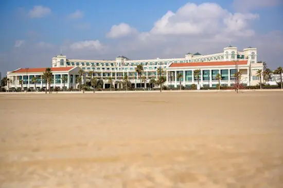 5 nuits à l'hôtel Santos Las Arenas Balneario Resort avec petit-déjeuner et 2 green fees