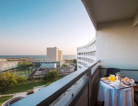 6 Nächte im Dom Pedro Vilamoura Hotel mit Frühstück und 3 Greenfees