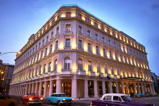 3 Nächte im Gran Hotel Manzana Kempinski und 7 Nächte im Royalton Hicacos mit 3 Greenfees