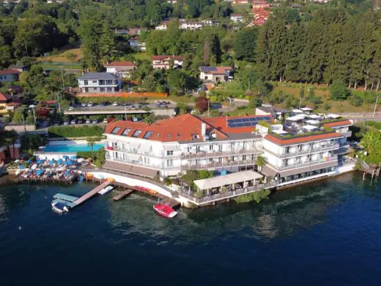4 nuits à l'hôtel Ristorante Giardinetto avec petit-déjeuner plus 2 green fees (GC Castelconturbia et GC Alpino di Stresa)
