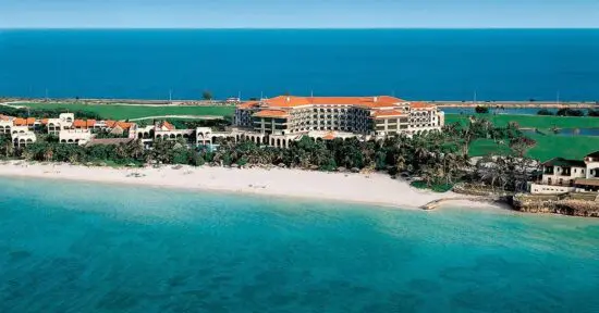 7 noches en el Melia Las Américas, todo incluido y green fees ilimitados.