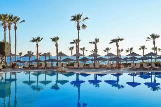 10 notti all'Hotel Atlantica Golden Beach con colazione e 4 green fee
