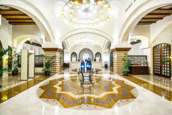 10 noches con todo incluido en el Iberotel Makadi Beach y 5 green fees por persona (3x GC Madinat Makadi, 2x The Cascades)