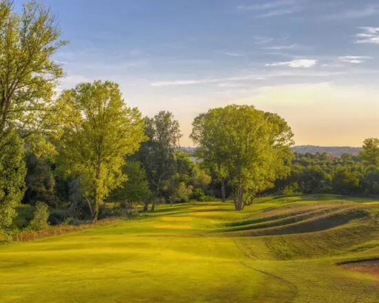 Offre spéciale week-end : 3 nuits à la Villa Carolina Resort avec petit-déjeuner et 2 green fees