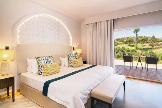 7 notti al La Cala Resort, colazione, 3 green fee