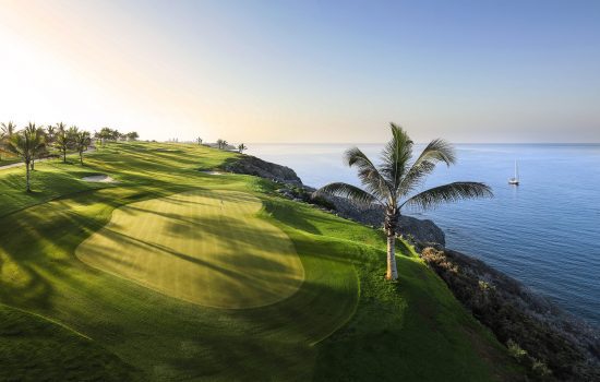 7 notti con prima colazione presso l'Hotel LIVVO Los Calderones e 3 green fee a persona (GC Maspalomas, Meloneras e Salobre) con Wine Experience Canaria