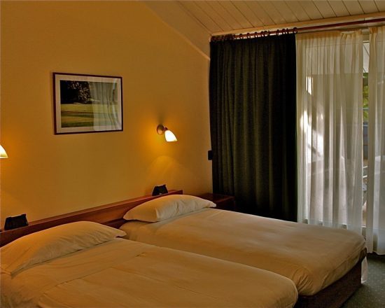 10 Nächte im Golf Hotel La Pinetina und 6 Greenfee je Person (Golfclub La Pinetina, Villa d Este, Le Robinie, Barlassina,Carimate und Monticello)