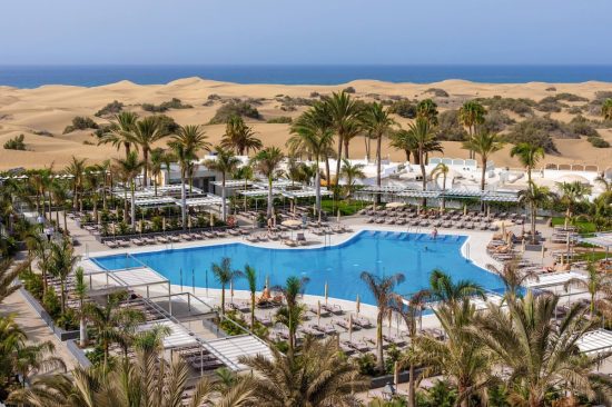 5 notti all'hotel Riu Palace Maspalomas con mezza pensione e 3 green fee (GC Maspalomas, Salobre e Anfi Tauro).