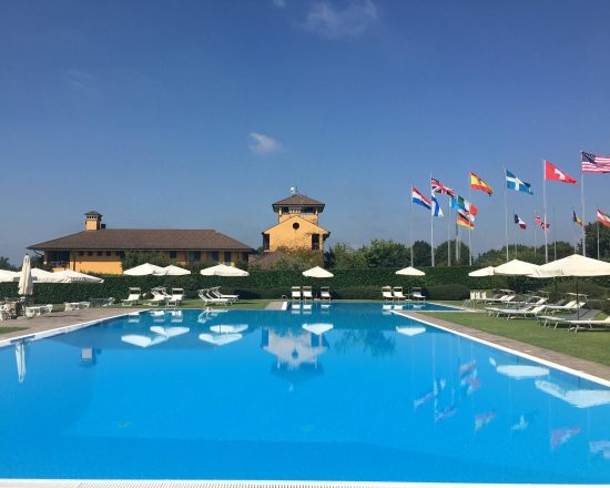 7 Nächte im Foresteria del Golf Club Castelconturbia und 3 Greenfee je Person (Golfclub Castelconturbia, Bogogno und dei Laghi) Plus 1 Abendessen in einem Restaurant aus unserem kulinarischen Programm.