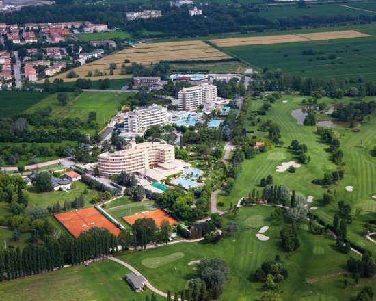 7 noches con desayuno incluido en Majestic Radisson Blu Resort Terme di Galzignano y 3 Greenfee por persona (Club de Golf Terme di Galzignano, GC Padova a GC Montecchia)