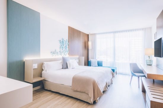 7 noches en media pensión en Iberostar Selección Llaut y 4 green fees por persona (Son Antem, Son Termes, Son Servera y Maioris)